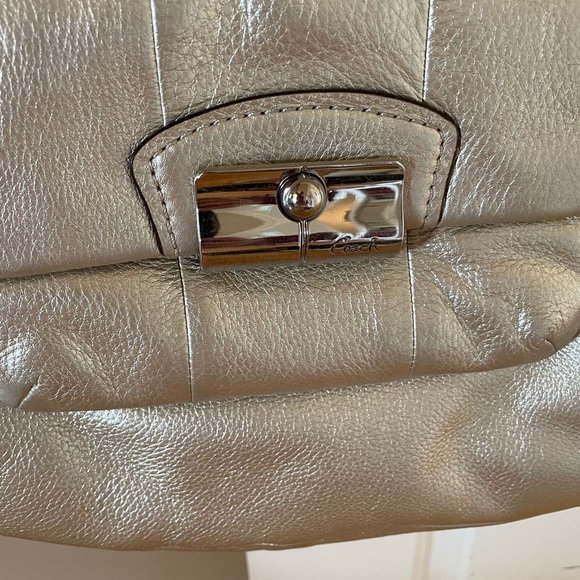 Beautiful Metallic Gold Leather Coach Shoulder Bag - Picture 2 of 4